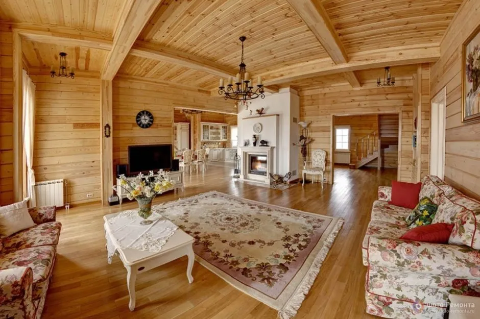 Интерьер деревянного дома внутри