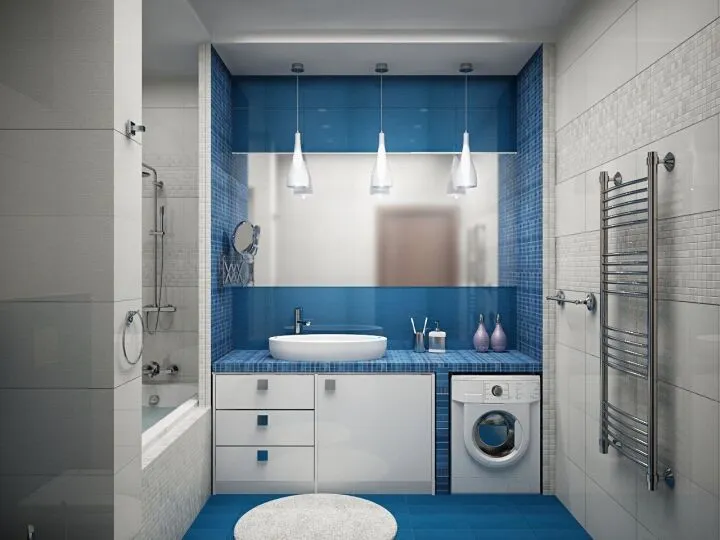 Сине-белая ванная комната маленького размера