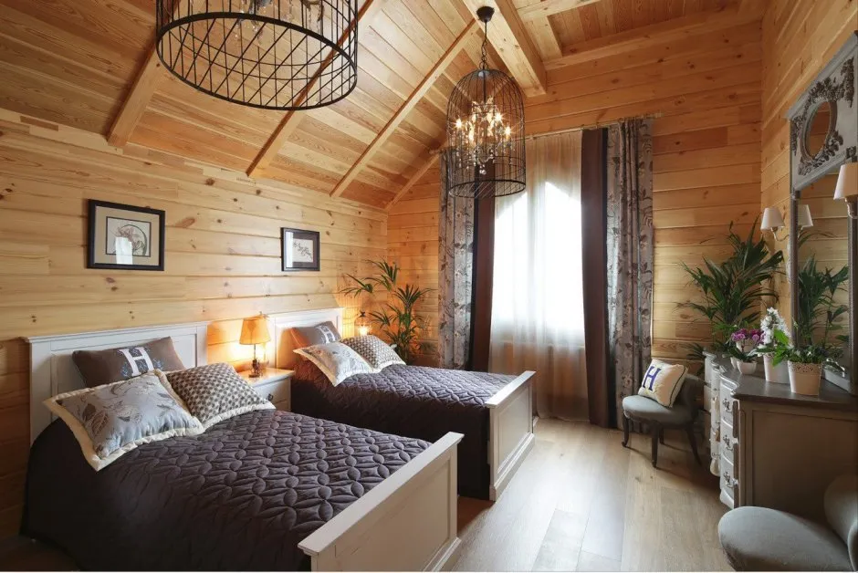 Интерьер спальни в деревянном доме