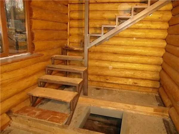 Лестница в бане на второй этаж