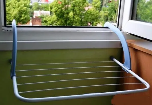 Использование сушилки Gimi Airy внутри балкона